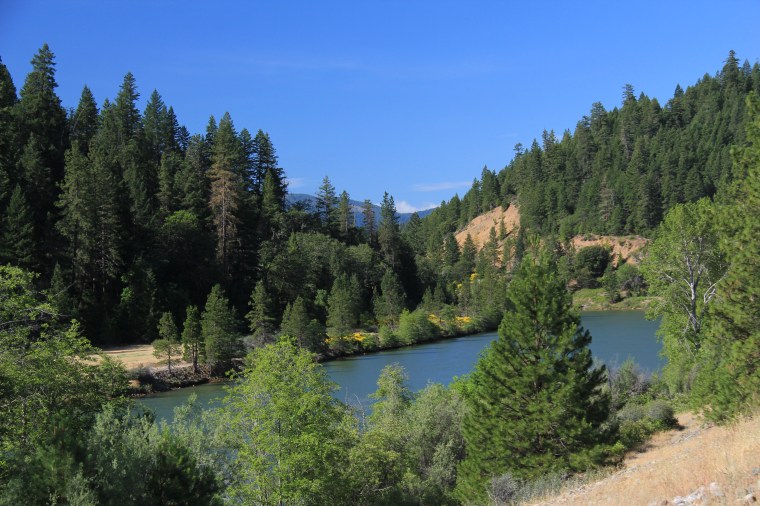 Blue skies the next morning over Lewiston Lake